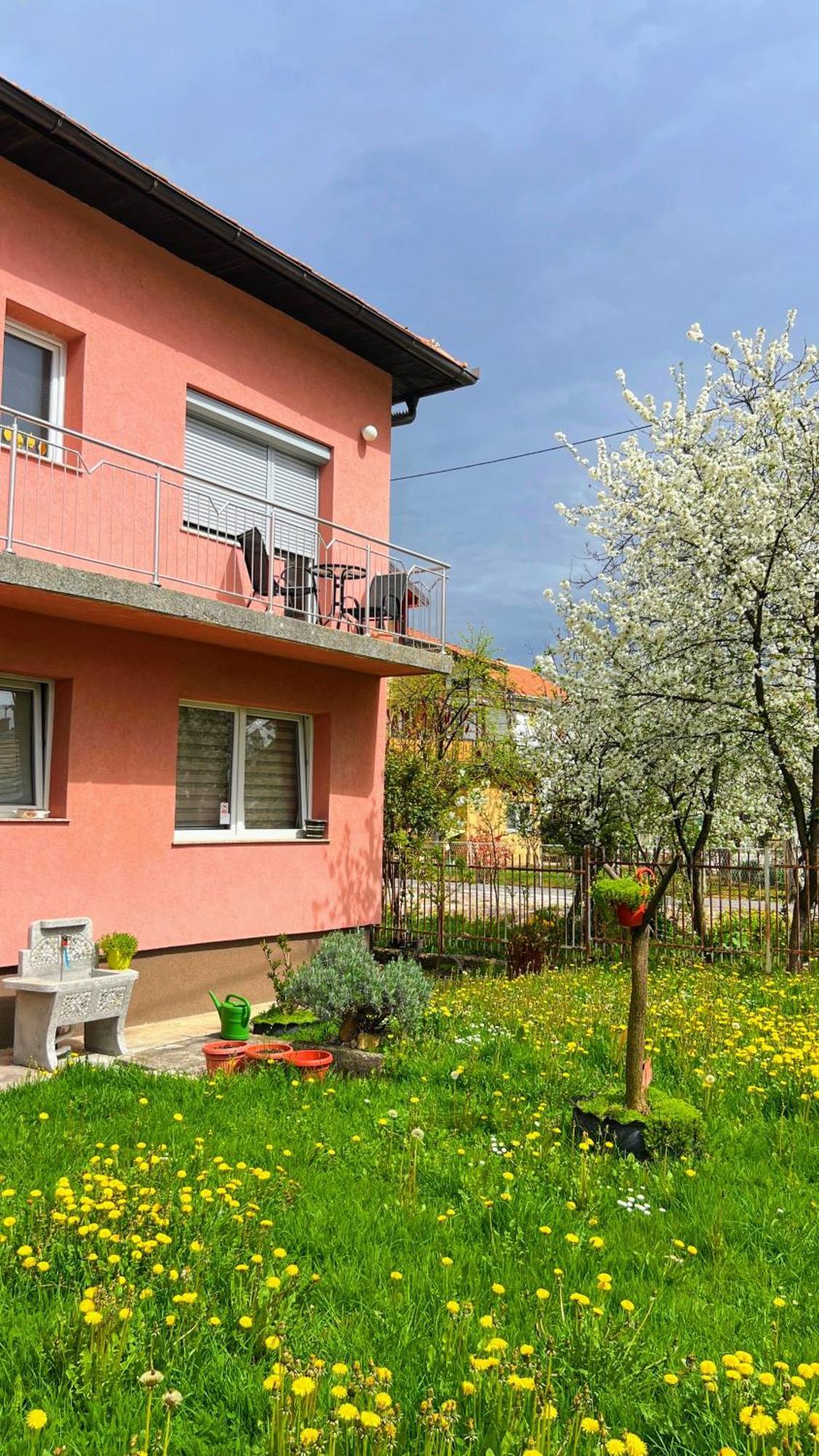 Guest House Bosnian House Hrasnica Bagian luar foto